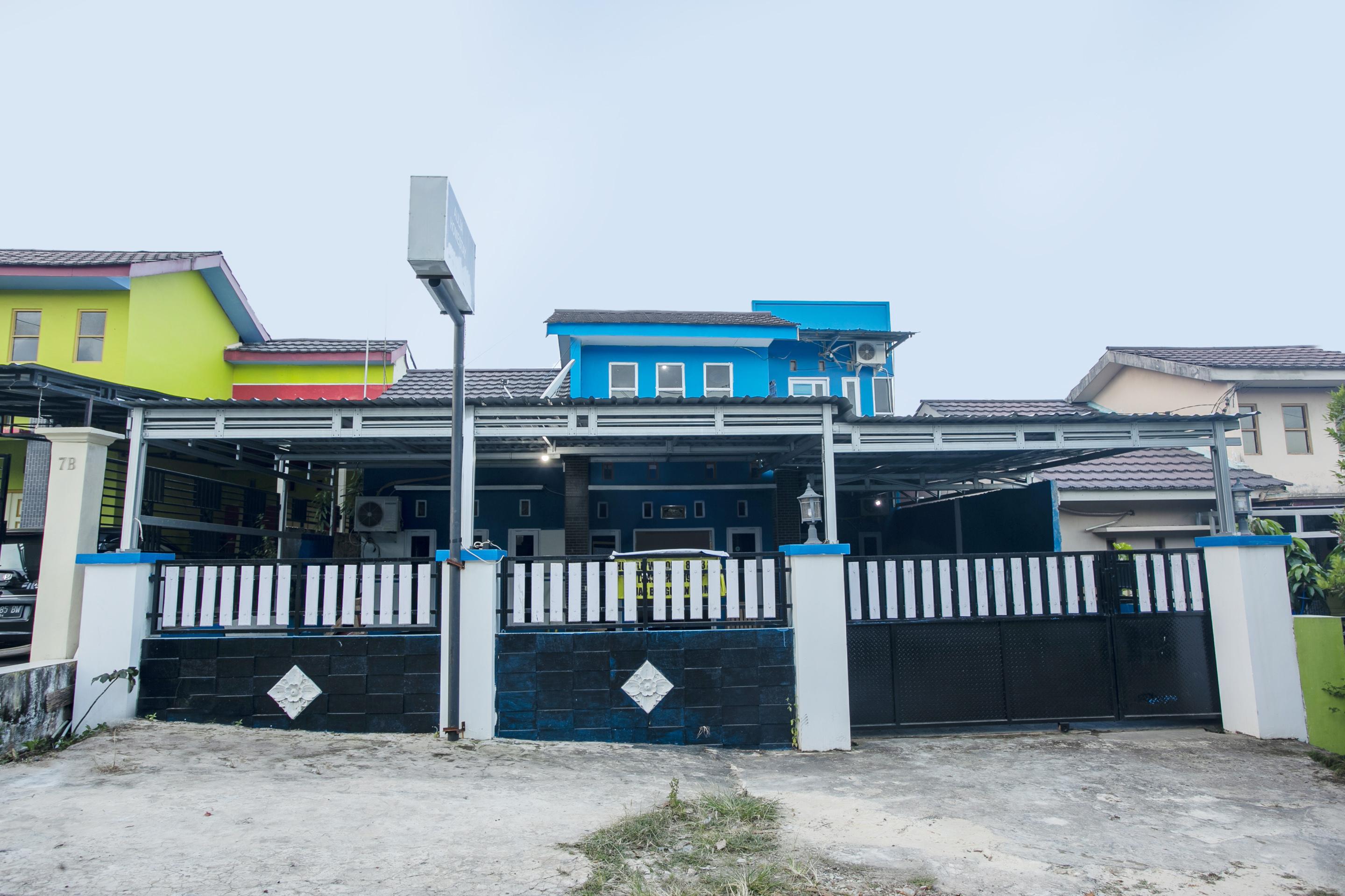 Oyo 2954 Aulia Homestay Banjarbaru Экстерьер фото